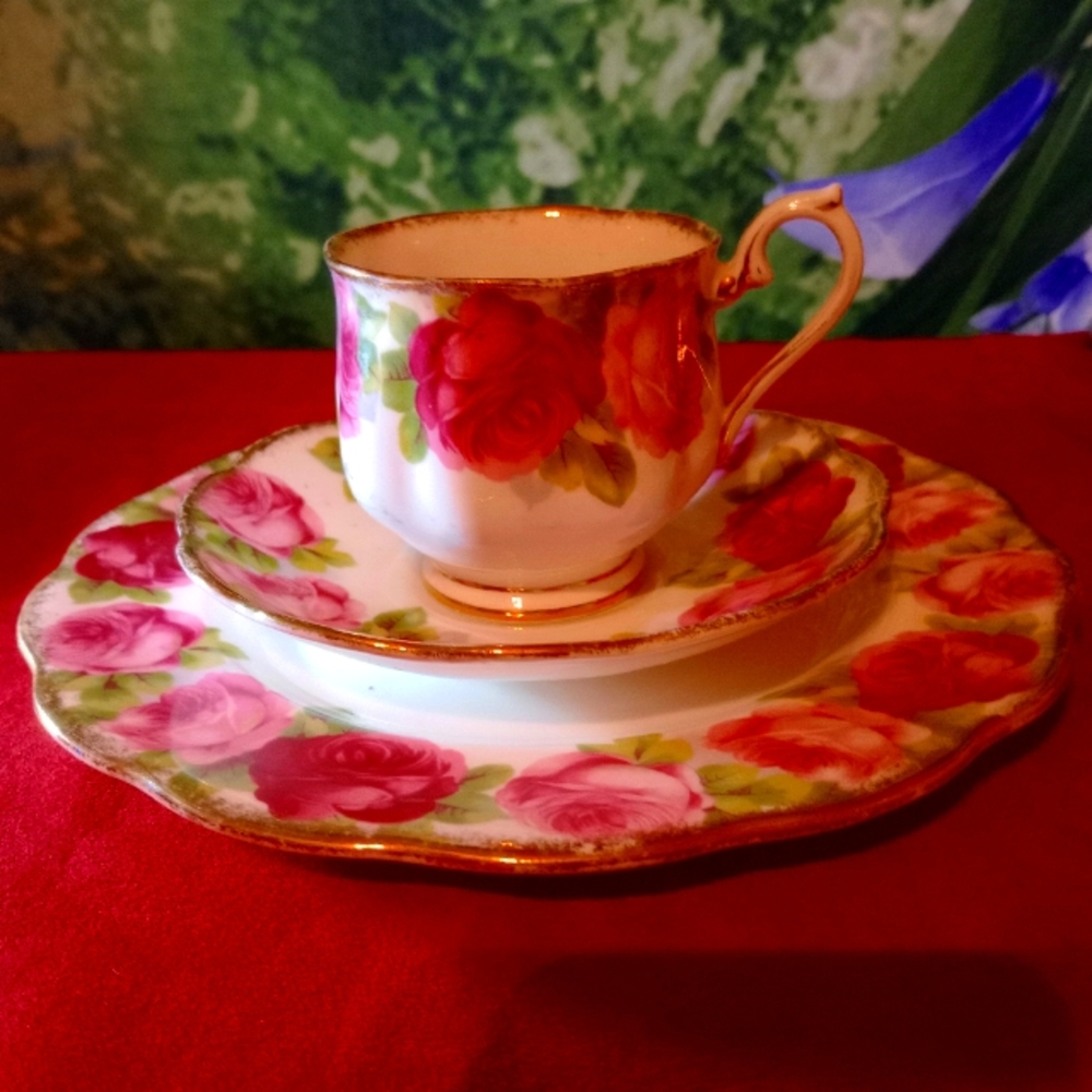 Royal Albert " Old English Rose" bone china, VINTAGE